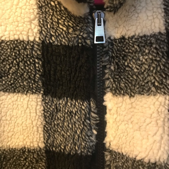 🐝 EUC American Eagle Fuzzy Jacket Size Medium - Picture 7 of 7